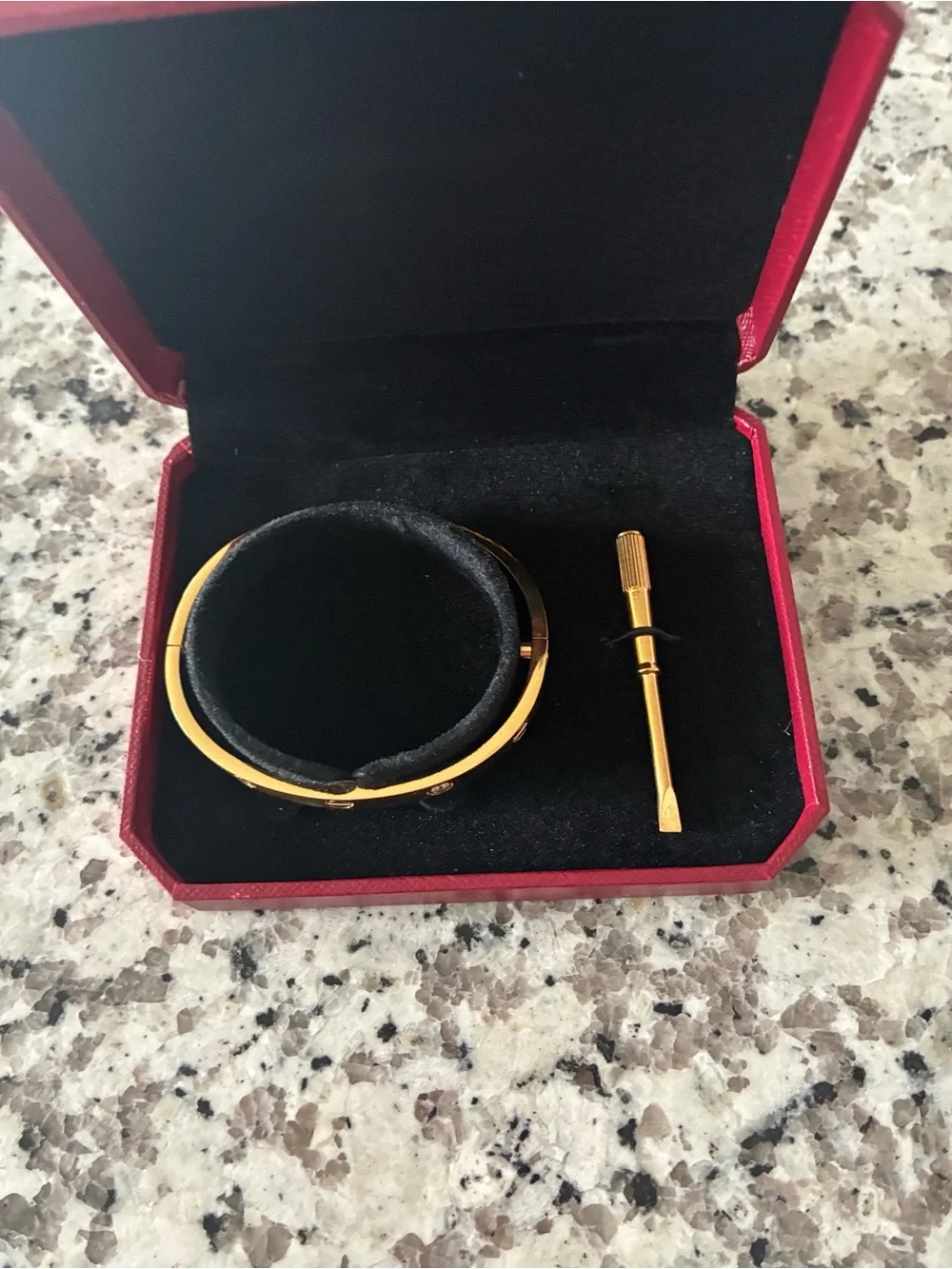 Gold love bracelet with screw 17cm